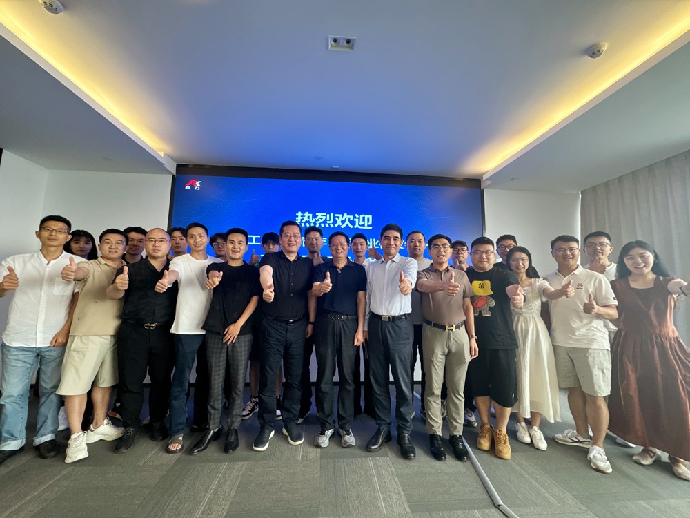 宁波工程学院青年创新创业校友会一行到临betway西汉姆联传感参观交流